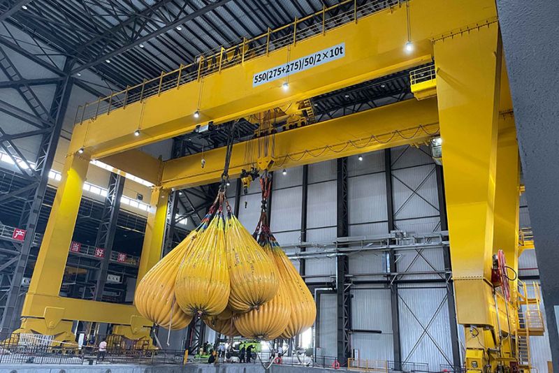 再添重器！衛(wèi)華550噸新中式門式起重機圓 滿完成重載試驗！