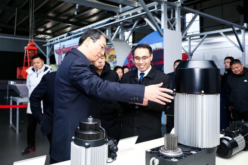 河南省副省長劉尚進一行蒞臨衛(wèi)華調(diào)研